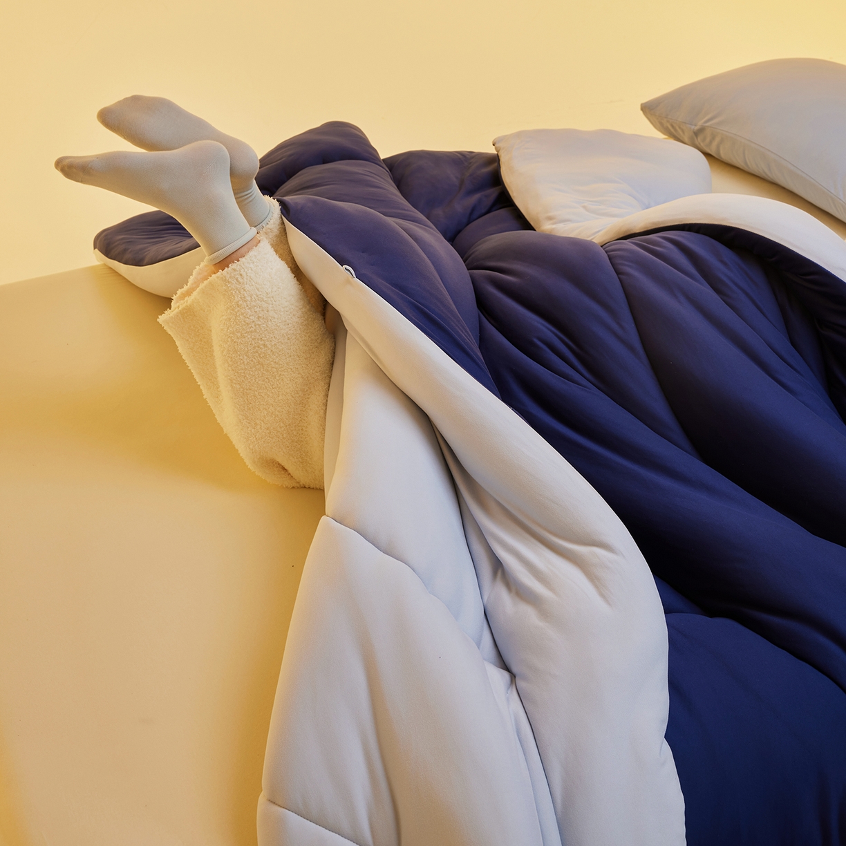 91家纺网 家纺一手货源 找家纺 玛德琳 2025新款10A中科抗菌深睡云朵被子被芯-无影图 星空蓝