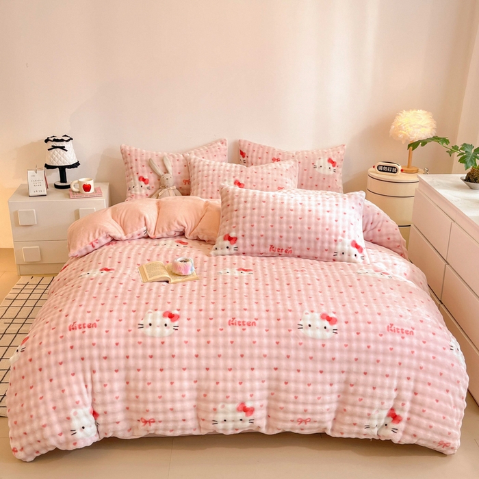 91家纺网 家纺一手货源 找家纺 柒月家居 2025新款时尚印花泡泡绒加厚保暖四件套套件 爱心KT猫