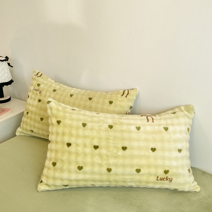 91家纺网 家纺一手货源 找家纺 柒月家居 2025新款时尚印花泡泡绒加厚保暖四件套套件 爱心绿