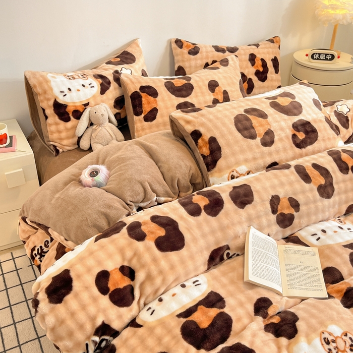 91家纺网 家纺一手货源 找家纺 柒月家居 2025新款时尚印花泡泡绒加厚保暖四件套套件 豹纹猫咪