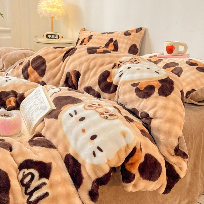 91家纺网 家纺一手货源 找家纺 柒月家居 2025新款时尚印花泡泡绒加厚保暖四件套套件 豹纹猫咪