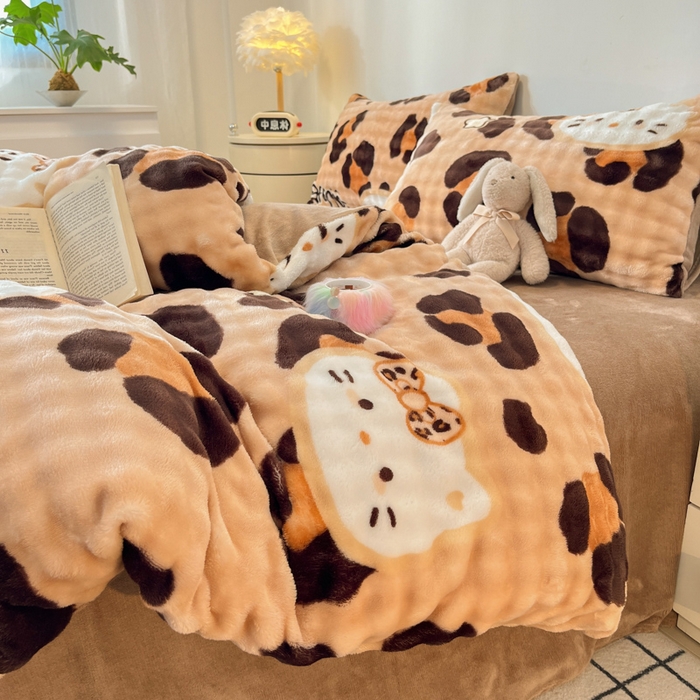 91家纺网 家纺一手货源 找家纺 柒月家居 2025新款时尚印花泡泡绒加厚保暖四件套套件 豹纹猫咪