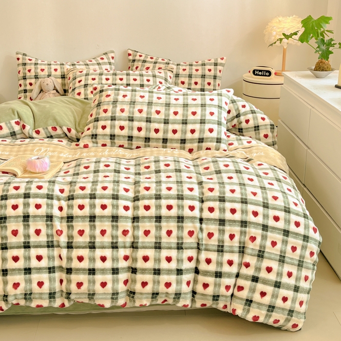 91家纺网 家纺一手货源 找家纺 柒月家居 2025新款时尚印花泡泡绒加厚保暖四件套套件 格格红心