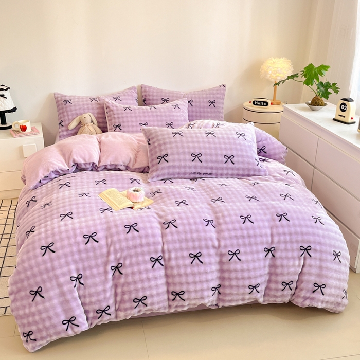 91家纺网 家纺一手货源 找家纺 柒月家居 2025新款时尚印花泡泡绒加厚保暖四件套套件 蝴蝶结紫