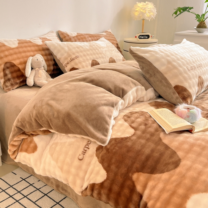 91家纺网 家纺一手货源 找家纺 柒月家居 2025新款时尚印花泡泡绒加厚保暖四件套套件 简约波浪