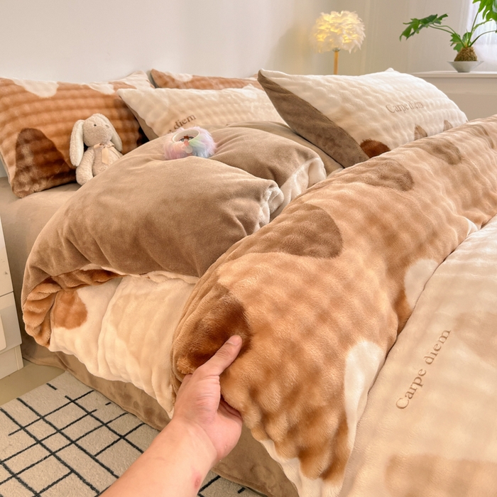 91家纺网 家纺一手货源 找家纺 柒月家居 2025新款时尚印花泡泡绒加厚保暖四件套套件 简约波浪