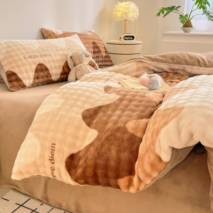 91家纺网 家纺一手货源 找家纺 柒月家居 2025新款时尚印花泡泡绒加厚保暖四件套套件 简约波浪