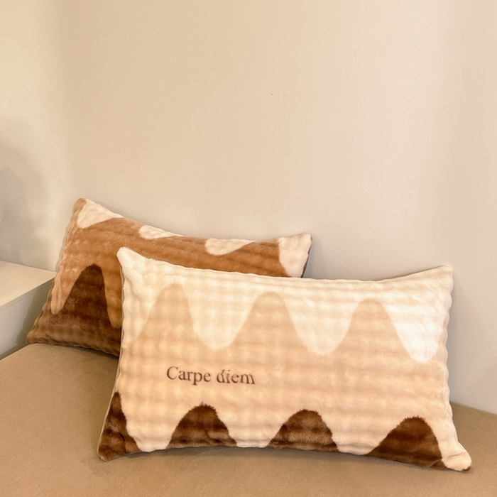 91家纺网 家纺一手货源 找家纺 柒月家居 2025新款时尚印花泡泡绒加厚保暖四件套套件 简约波浪