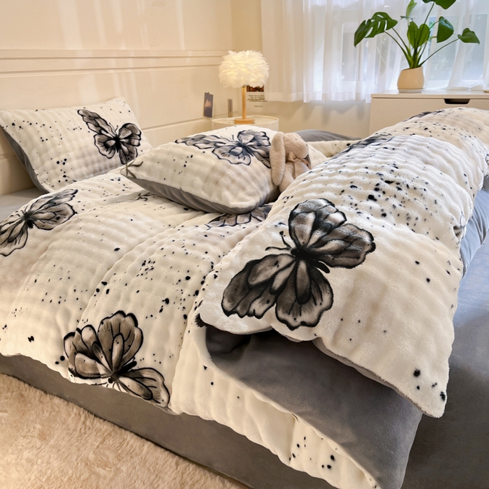 91家纺网 家纺一手货源 找家纺 柒月家居 2025新款时尚印花泡泡绒加厚保暖四件套套件 泡泡 -黑色蝴蝶