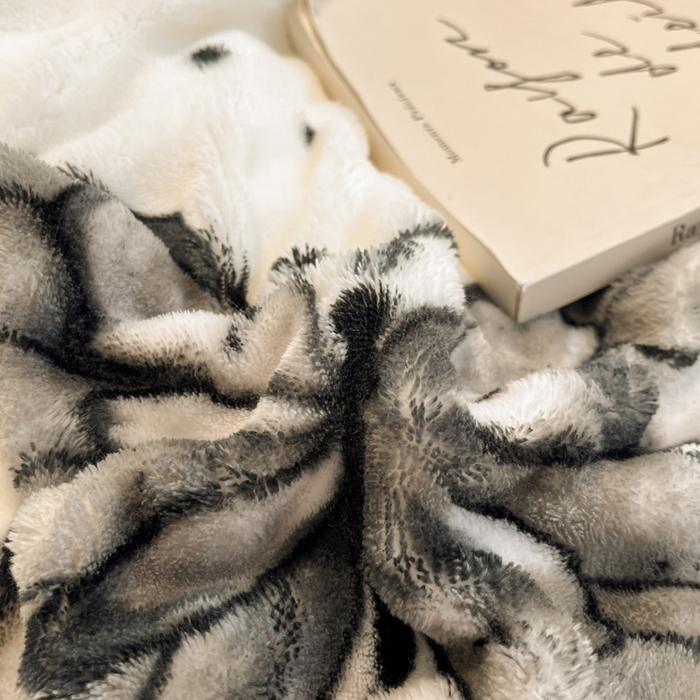 91家纺网 家纺一手货源 找家纺 柒月家居 2025新款时尚印花泡泡绒加厚保暖四件套套件 泡泡 -黑色蝴蝶