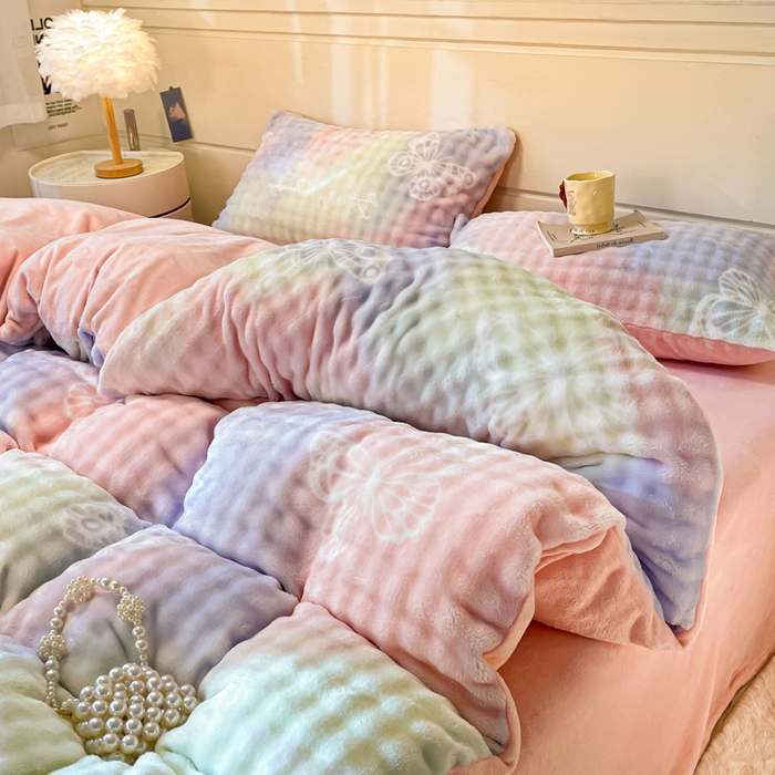 91家纺网 家纺一手货源 找家纺 柒月家居 2025新款时尚印花泡泡绒加厚保暖四件套套件 泡泡-彩色蝴蝶