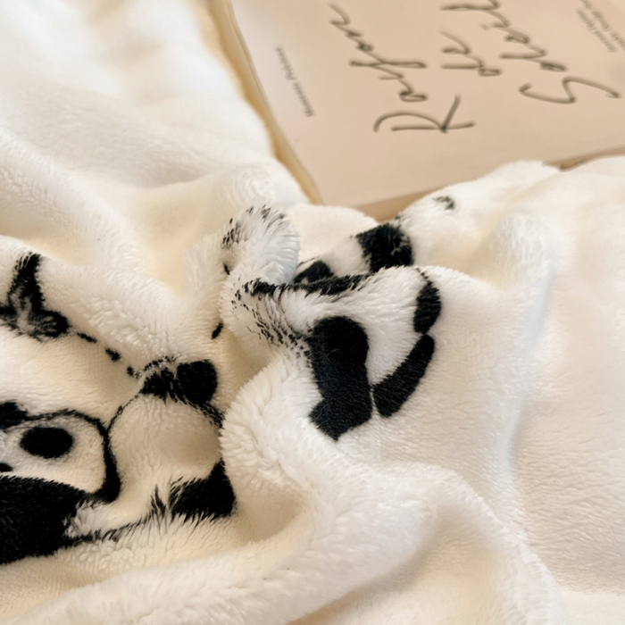 91家纺网 家纺一手货源 找家纺 柒月家居 2025新款时尚印花泡泡绒加厚保暖四件套套件 泡泡-黑色波点