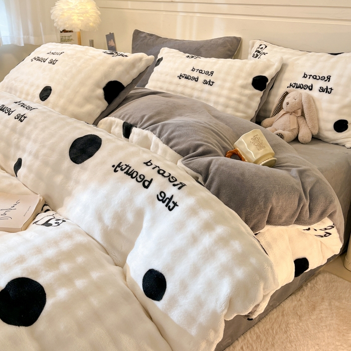 91家纺网 家纺一手货源 找家纺 柒月家居 2025新款时尚印花泡泡绒加厚保暖四件套套件 泡泡-黑色波点