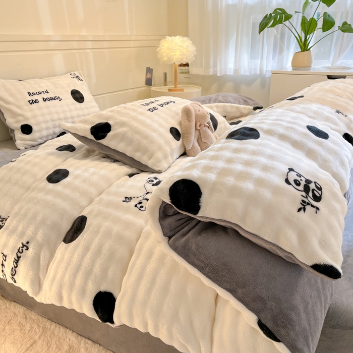 91家纺网 家纺一手货源 找家纺 柒月家居 2025新款时尚印花泡泡绒加厚保暖四件套套件 泡泡-黑色波点