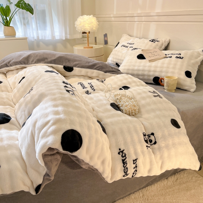 91家纺网 家纺一手货源 找家纺 柒月家居 2025新款时尚印花泡泡绒加厚保暖四件套套件 泡泡-黑色波点