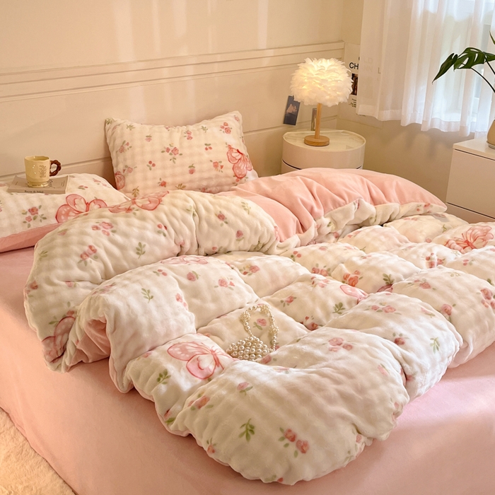 91家纺网 家纺一手货源 找家纺 柒月家居 2025新款时尚印花泡泡绒加厚保暖四件套套件 泡泡-蝴蝶花花