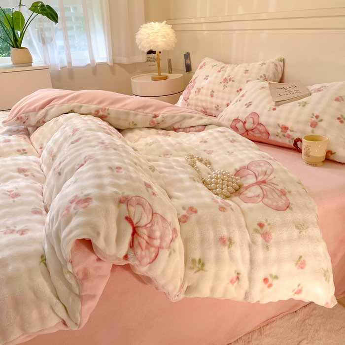 91家纺网 家纺一手货源 找家纺 柒月家居 2025新款时尚印花泡泡绒加厚保暖四件套套件 泡泡-蝴蝶花花