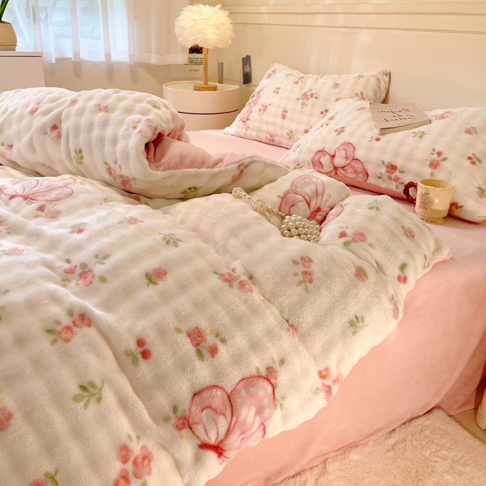 91家纺网 家纺一手货源 找家纺 柒月家居 2025新款时尚印花泡泡绒加厚保暖四件套套件 泡泡-蝴蝶花花