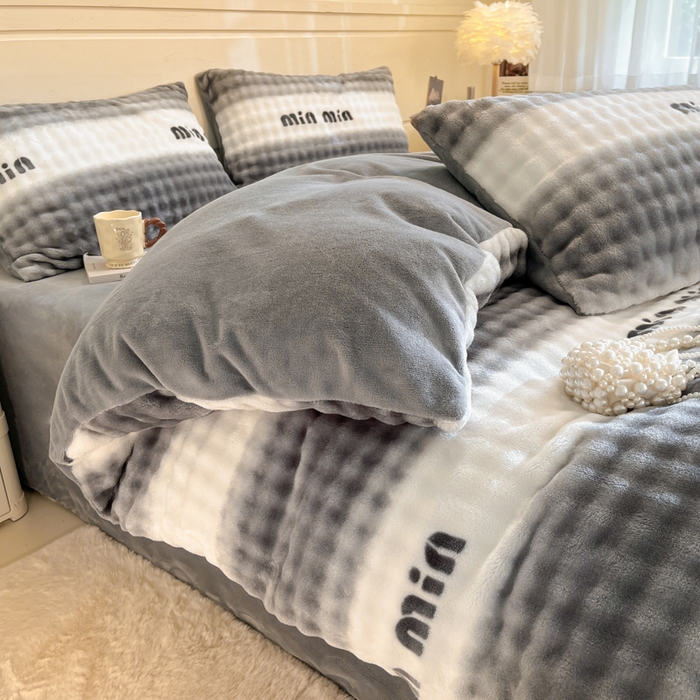 91家纺网 家纺一手货源 找家纺 柒月家居 2025新款时尚印花泡泡绒加厚保暖四件套套件 泡泡-灰色空间