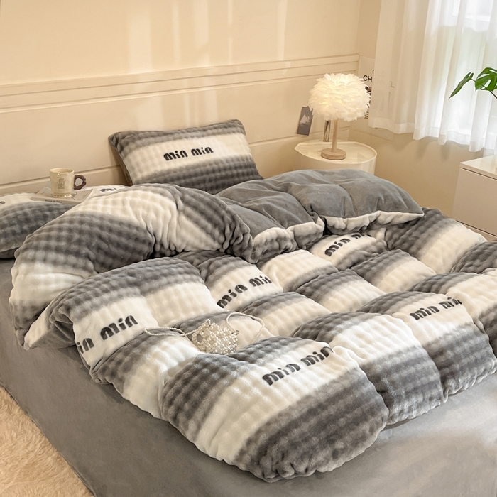 91家纺网 家纺一手货源 找家纺 柒月家居 2025新款时尚印花泡泡绒加厚保暖四件套套件 泡泡-灰色空间