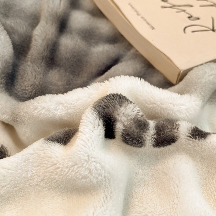 91家纺网 家纺一手货源 找家纺 柒月家居 2025新款时尚印花泡泡绒加厚保暖四件套套件 泡泡-灰色空间