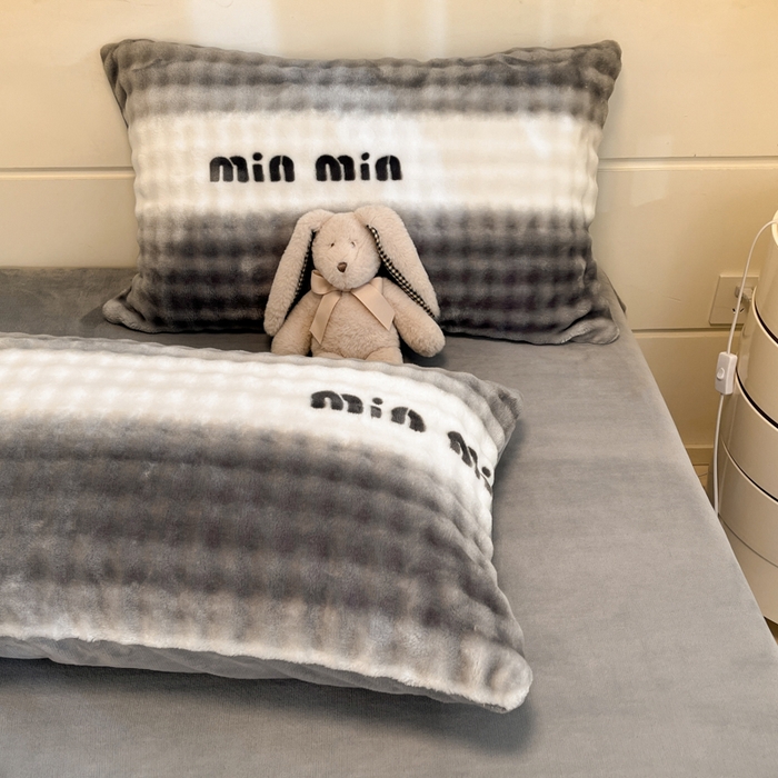 91家纺网 家纺一手货源 找家纺 柒月家居 2025新款时尚印花泡泡绒加厚保暖四件套套件 泡泡-灰色空间