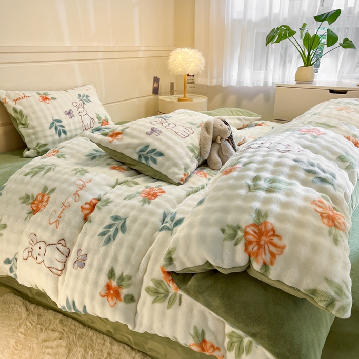 91家纺网 家纺一手货源 找家纺 柒月家居 2025新款时尚印花泡泡绒加厚保暖四件套套件 泡泡-绿叶兔