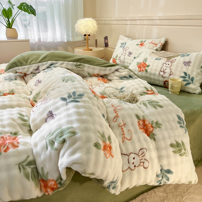 91家纺网 家纺一手货源 找家纺 柒月家居 2025新款时尚印花泡泡绒加厚保暖四件套套件 泡泡-绿叶兔