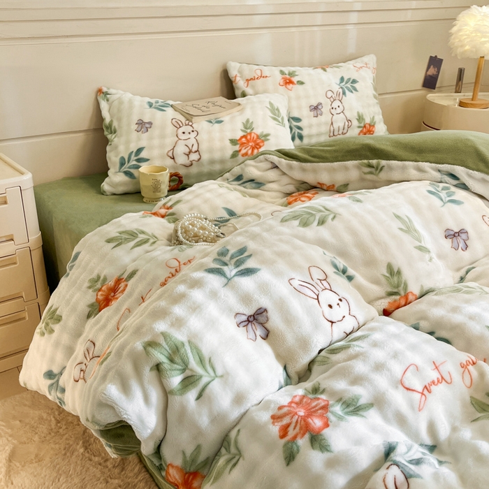 91家纺网 家纺一手货源 找家纺 柒月家居 2025新款时尚印花泡泡绒加厚保暖四件套套件 泡泡-绿叶兔