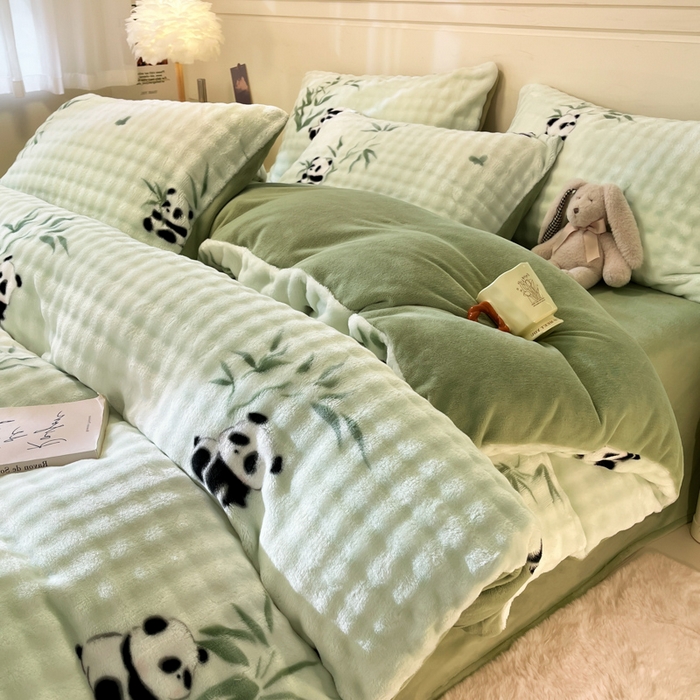 91家纺网 家纺一手货源 找家纺 柒月家居 2025新款时尚印花泡泡绒加厚保暖四件套套件 泡泡-竹子熊猫