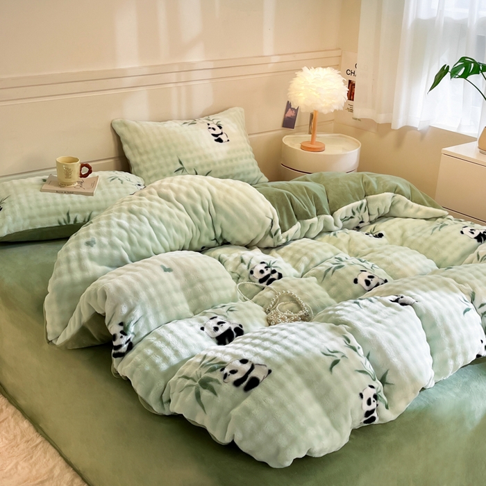 91家纺网 家纺一手货源 找家纺 柒月家居 2025新款时尚印花泡泡绒加厚保暖四件套套件 泡泡-竹子熊猫