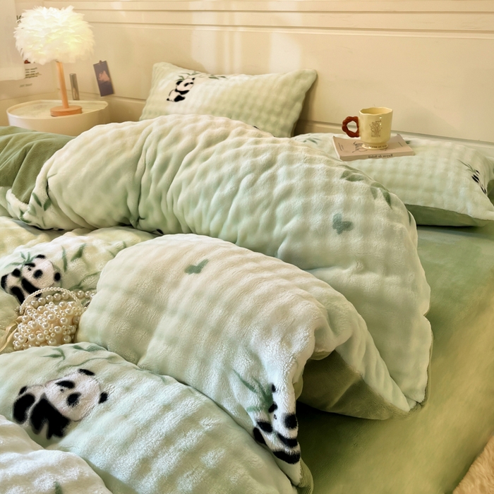 91家纺网 家纺一手货源 找家纺 柒月家居 2025新款时尚印花泡泡绒加厚保暖四件套套件 泡泡-竹子熊猫