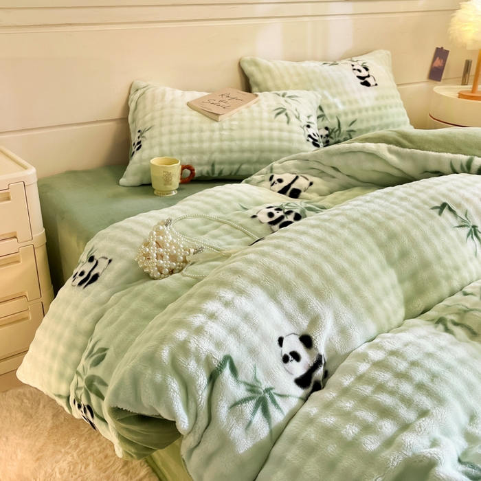 91家纺网 家纺一手货源 找家纺 柒月家居 2025新款时尚印花泡泡绒加厚保暖四件套套件 泡泡-竹子熊猫
