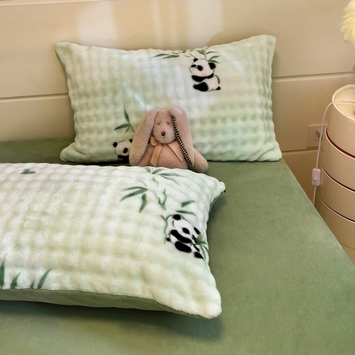 91家纺网 家纺一手货源 找家纺 柒月家居 2025新款时尚印花泡泡绒加厚保暖四件套套件 泡泡-竹子熊猫