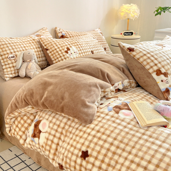 91家纺网 家纺一手货源 找家纺 柒月家居 2025新款时尚印花泡泡绒加厚保暖四件套套件 棕格KT