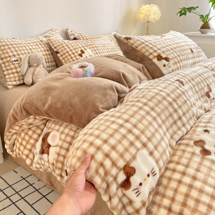 91家纺网 家纺一手货源 找家纺 柒月家居 2025新款时尚印花泡泡绒加厚保暖四件套套件 棕格KT