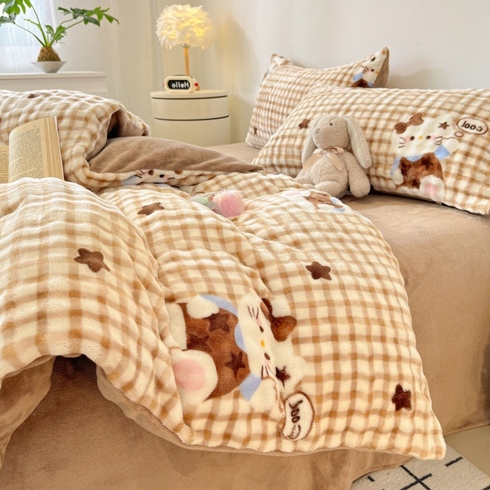 91家纺网 家纺一手货源 找家纺 柒月家居 2025新款时尚印花泡泡绒加厚保暖四件套套件 棕格KT