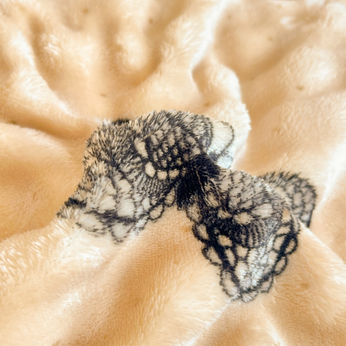 91家纺网 家纺一手货源 找家纺 柒月家居 2025新款时尚印花泡泡绒加厚保暖四件套套件 棕色蝴蝶