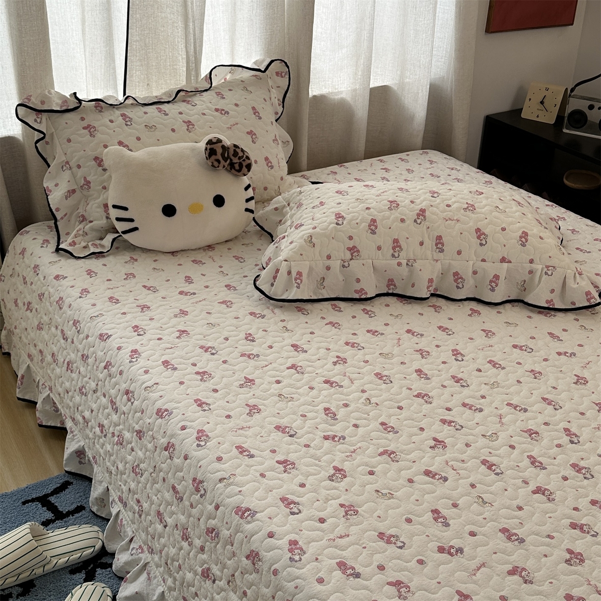 91家纺网 家纺一手货源 找家纺 （总）优色良品家纺 2025新款三丽鸥正版授权花边款卡通加棉床盖三件套