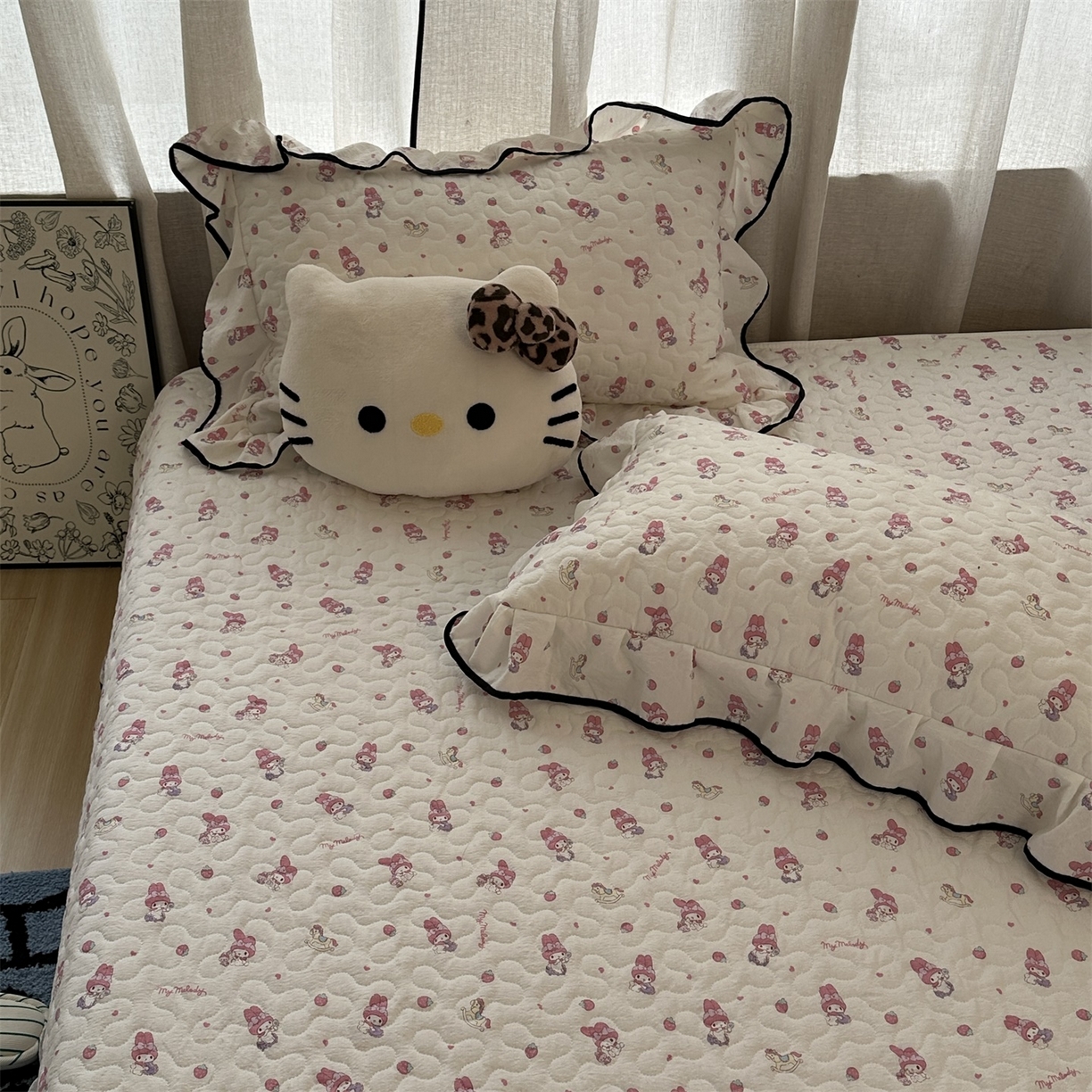 91家纺网 家纺一手货源 找家纺 （总）优色良品家纺 2025新款三丽鸥正版授权花边款卡通加棉床盖三件套