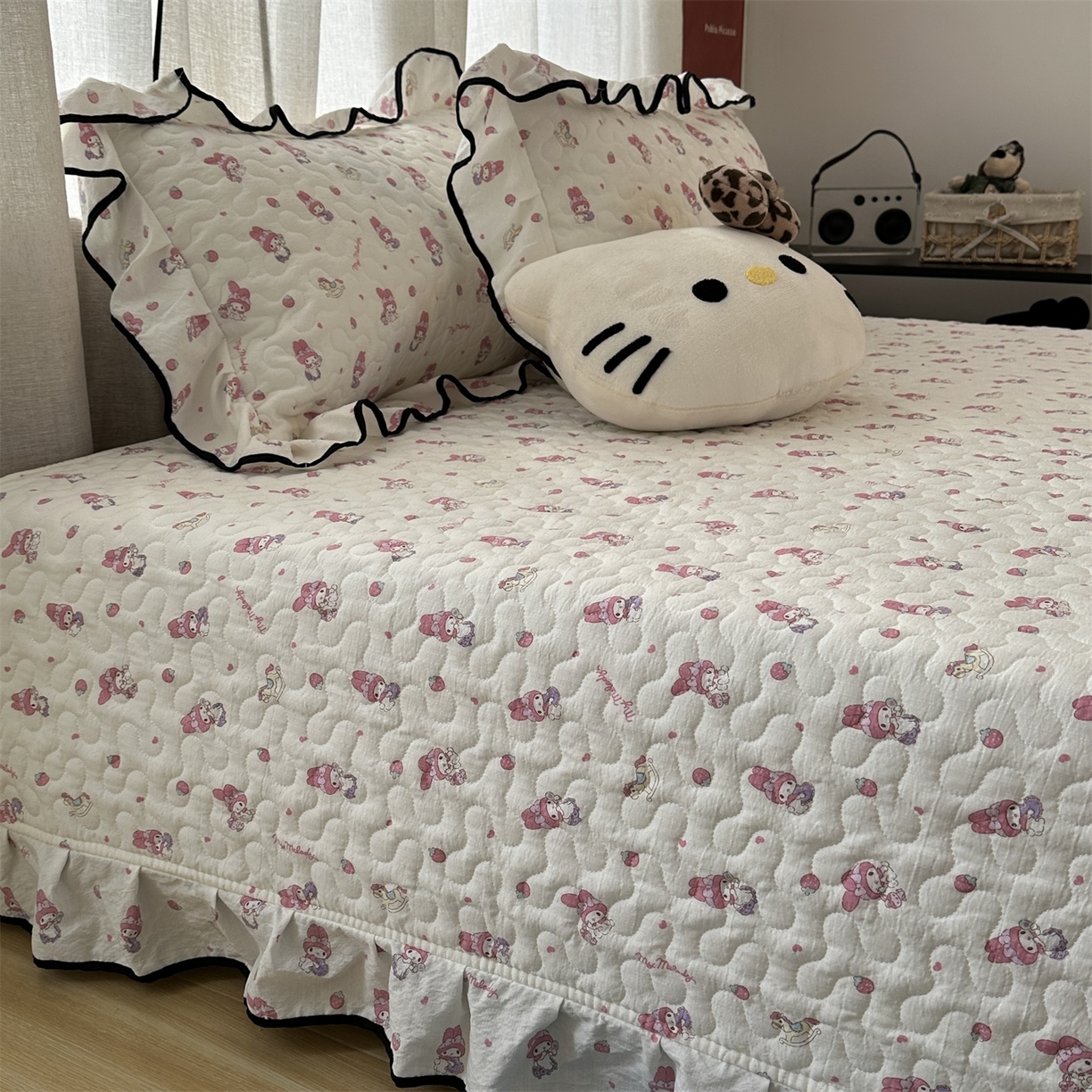 91家纺网 家纺一手货源 找家纺 （总）优色良品家纺 2025新款三丽鸥正版授权花边款卡通加棉床盖三件套