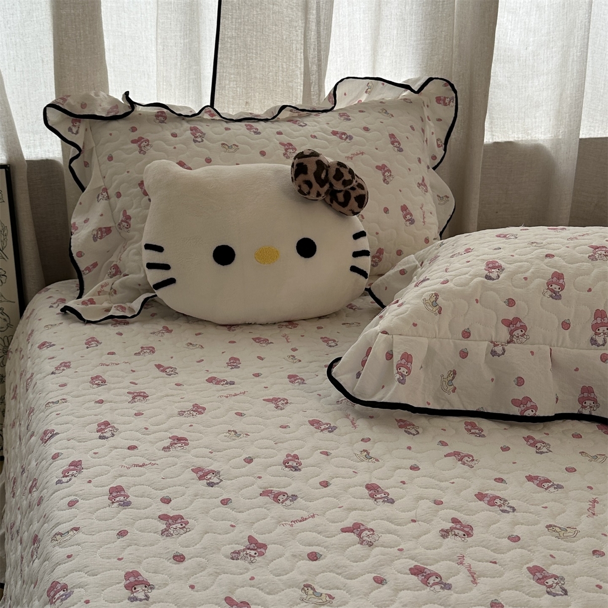 91家纺网 家纺一手货源 找家纺 （总）优色良品家纺 2025新款三丽鸥正版授权花边款卡通加棉床盖三件套