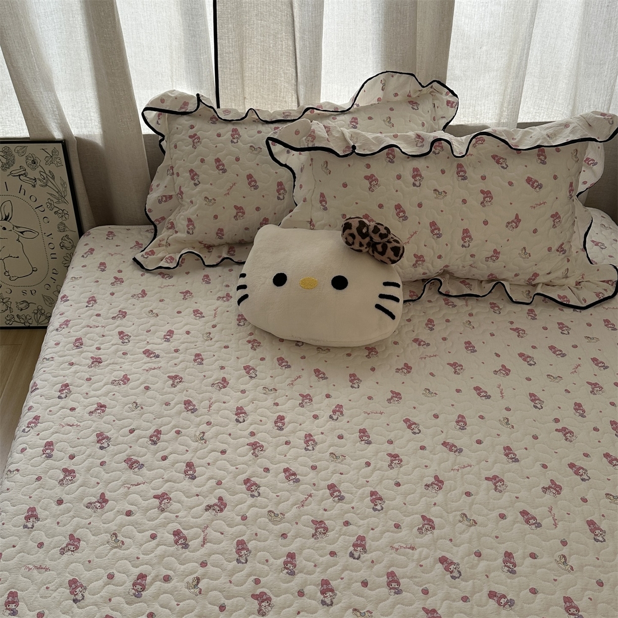 91家纺网 家纺一手货源 找家纺 （总）优色良品家纺 2025新款三丽鸥正版授权花边款卡通加棉床盖三件套