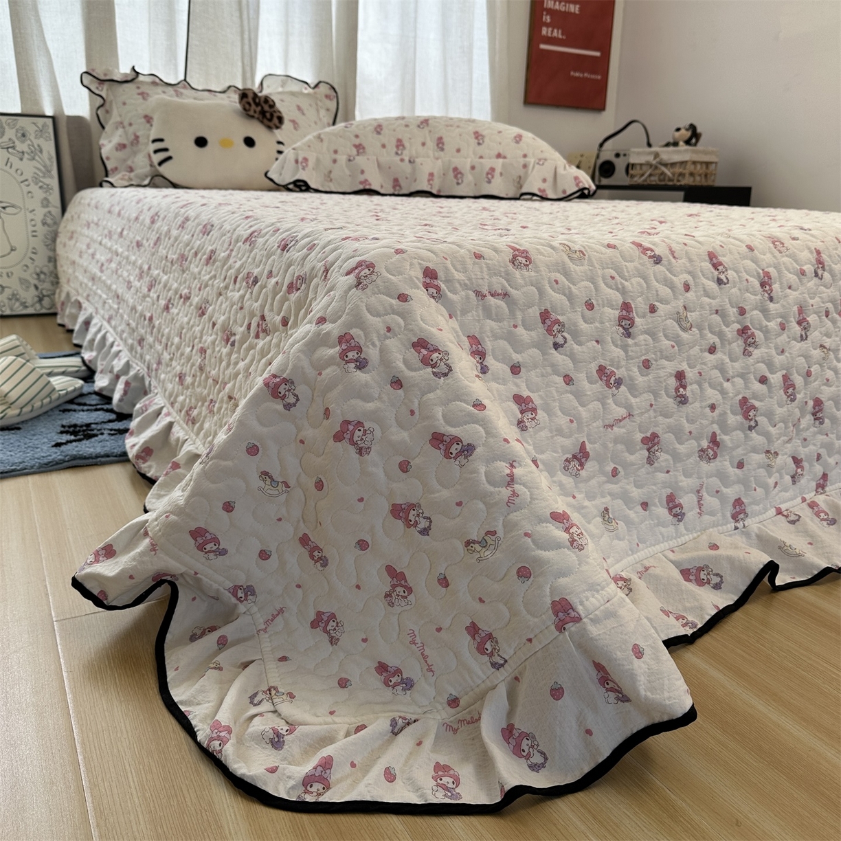 91家纺网 家纺一手货源 找家纺 （总）优色良品家纺 2025新款三丽鸥正版授权花边款卡通加棉床盖三件套