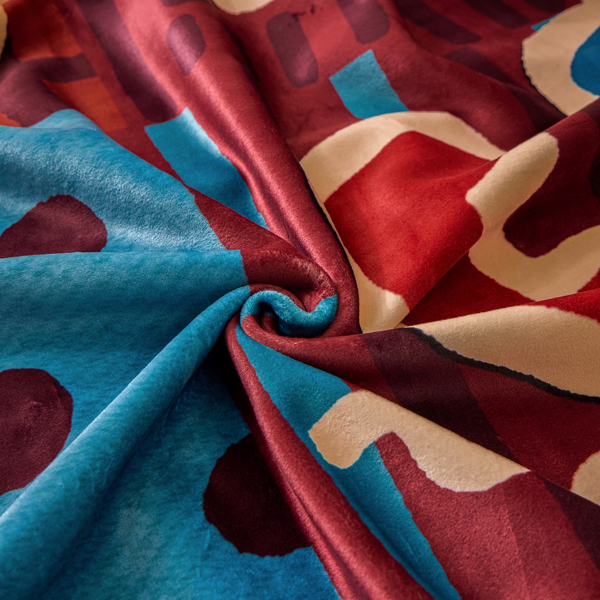 91家纺网 家纺一手货源 找家纺 （总）禧禾 2025新款300g氨超锦狐绒数码印花毛毯-动物拼图