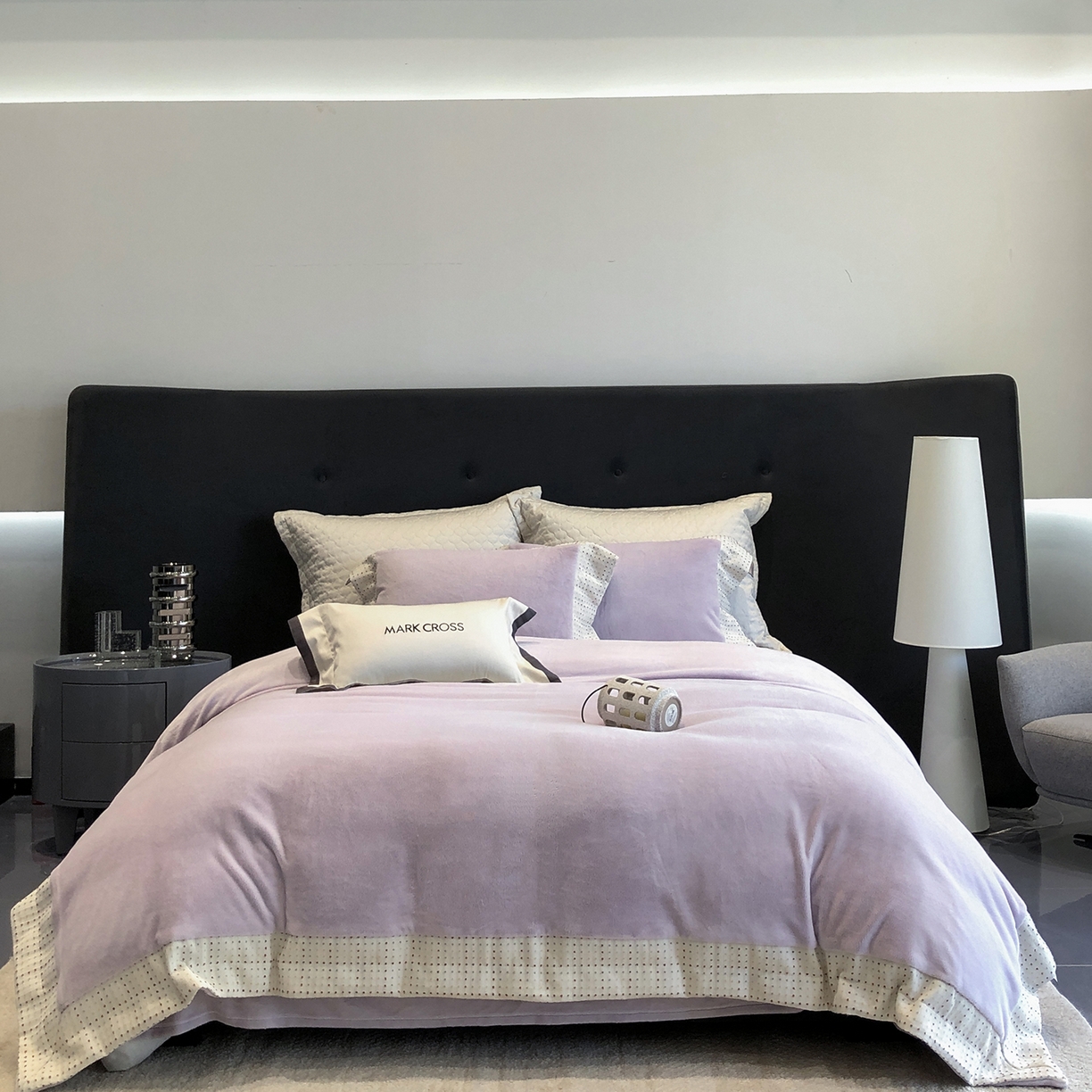 91家纺网 家纺一手货源 找家纺 佳汐蓝家纺 2025新款熊极绒2.0重工色织大拼边系列四件套 圣诞胶片-波点紫