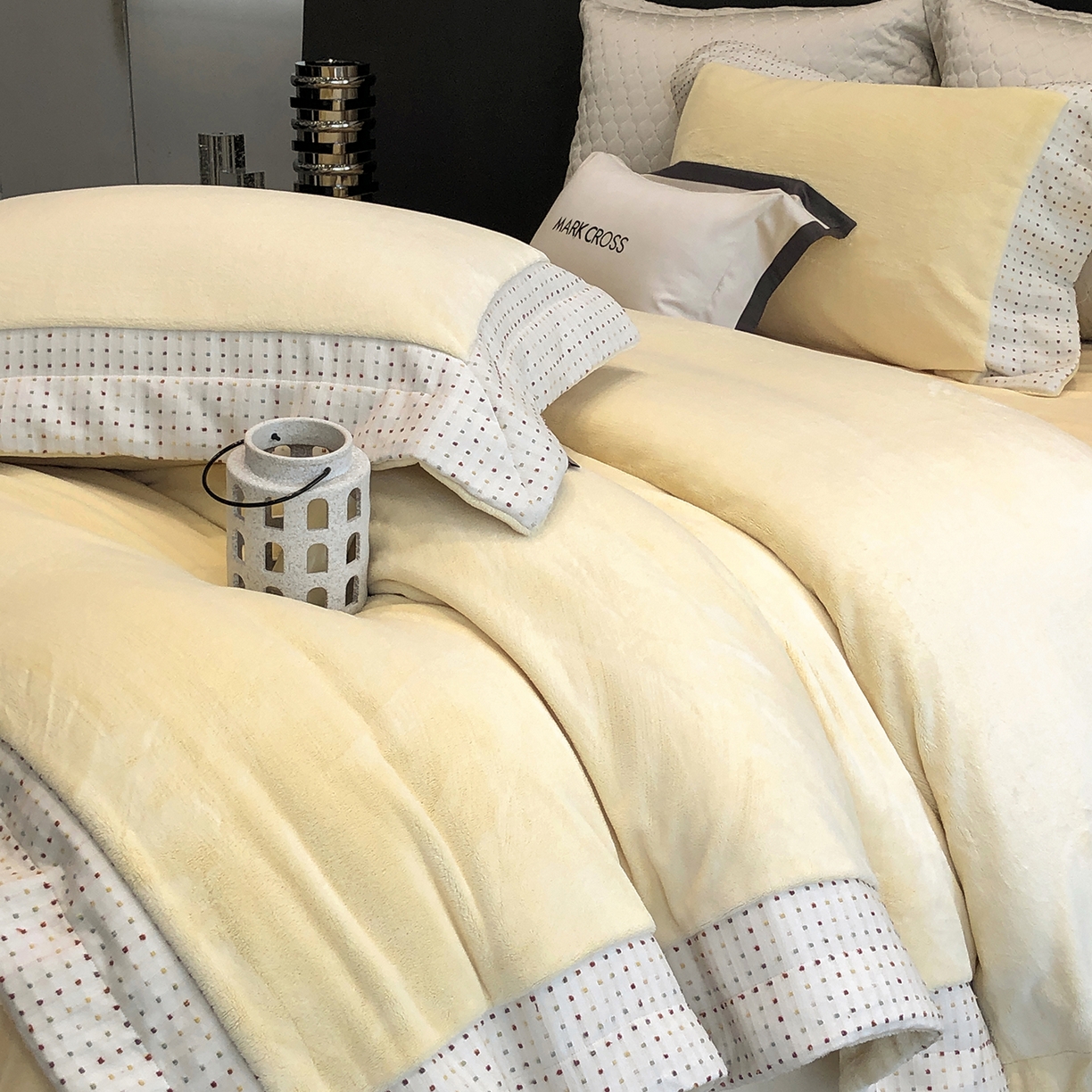 91家纺网 家纺一手货源 找家纺 佳汐蓝家纺 2025新款熊极绒2.0重工色织大拼边系列四件套 圣诞胶片-星芒黄