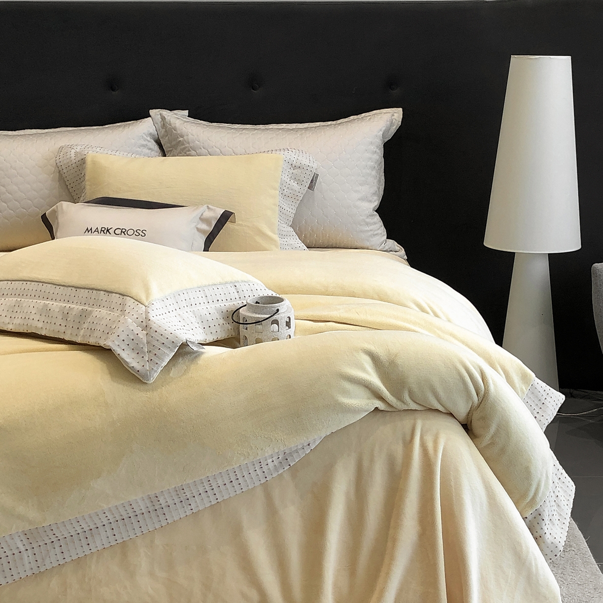 91家纺网 家纺一手货源 找家纺 佳汐蓝家纺 2025新款熊极绒2.0重工色织大拼边系列四件套 圣诞胶片-星芒黄