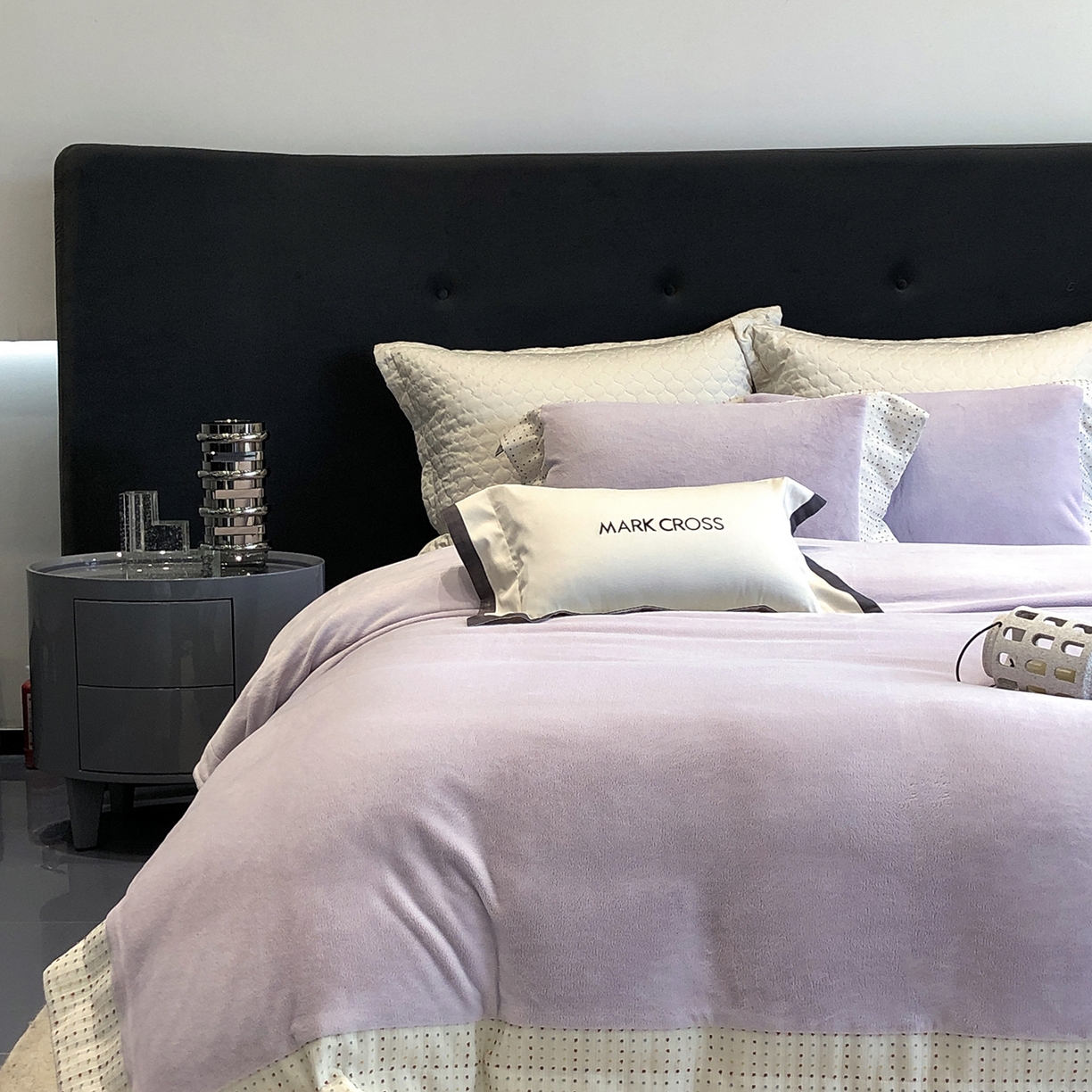 91家纺网 家纺一手货源 找家纺 佳汐蓝家纺 2025新款熊极绒2.0重工色织大拼边系列四件套 圣诞胶片-波点紫