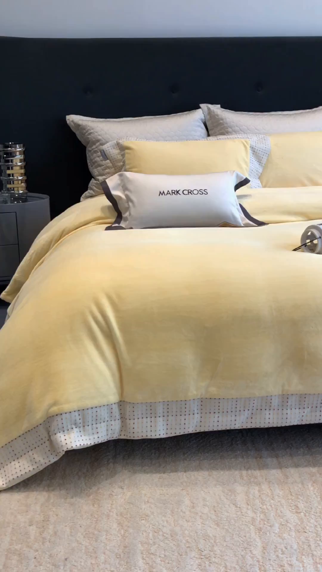 91家纺网 家纺一手货源 找家纺 佳汐蓝家纺 2025新款熊极绒2.0重工色织大拼边系列四件套 圣诞胶片-星芒黄